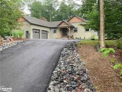 2 HAWK RIDGE Crescent, Huntsville, ON P1H 0A7