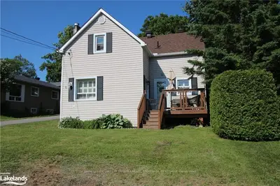 6 ELM Street, Huntsville, ON P1H 1L1
