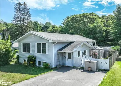 226 MUSKOKA BEACH Road, Gravenhurst, ON P1P 1B6