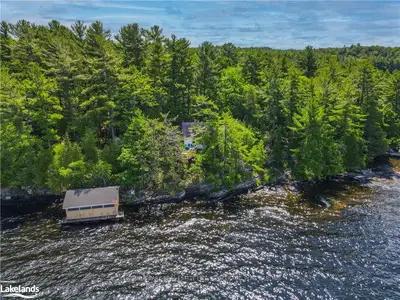 1034 S ENNIS BAY Road, Bracebridge, ON P1P 1R1
