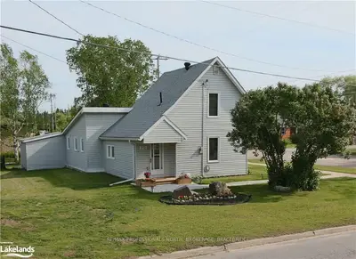 212 QUEBEC Street, Bracebridge, ON P1L 1E3