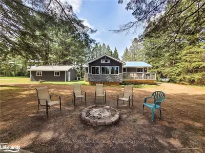 1050 CLARENCE Road, Bracebridge, ON P1L 1X3