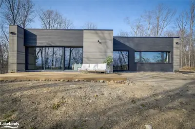 100 GRYFFIN BLUFFS Lane, Huntsville, ON P0B 1M0