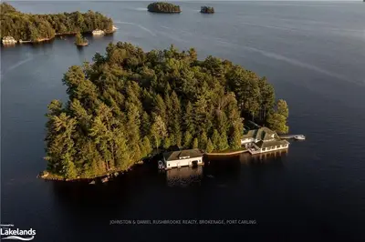 3 FAIRHOLM ISLAND, Muskoka Lakes, ON, P0B 1E0