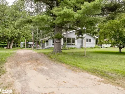 375 Santas Village Road, Bracebridge, ON P1L 1W8