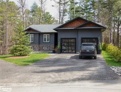 11 SHERWOOD Drive, Bracebridge, ON P1L 1K3