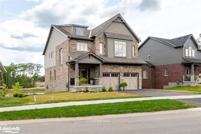 21 WOODSTREAM Drive, Huntsville, ON P1H 0B7