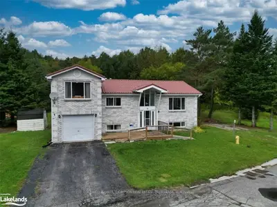 26 Sabrina Park Drive, Huntsville, ON P1H 1L8