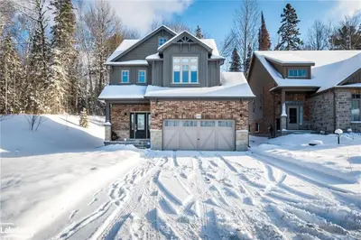 22 Braeside Crescent, Huntsville, ON P1H 0C6