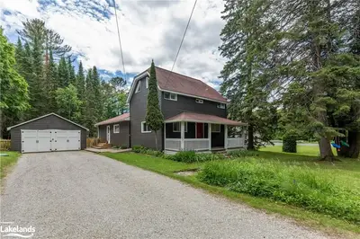 16 DEER LAKE Road, Huntsville, ON P0B 1L0