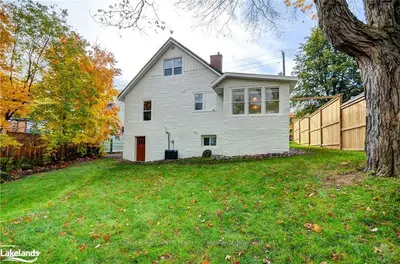 4 FLORENCE Street E, Huntsville, ON P1H 1T1