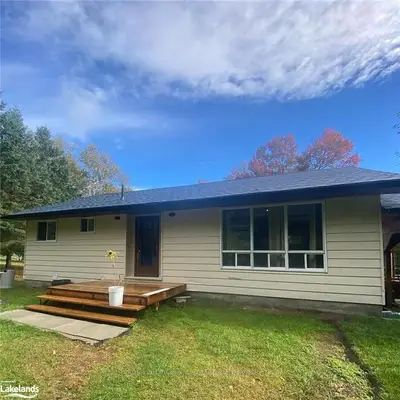 273 SKYHILLS Road Lower, Huntsville, ON P1H 2N5