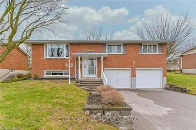 8 Grandview Avenue, Centre Wellington, On N1m 2t8