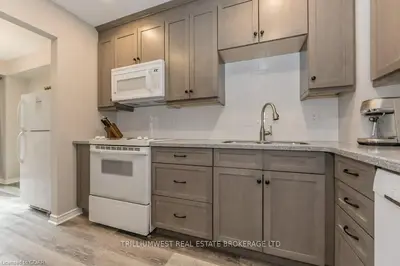 302 College Avenue W 5, Guelph, On N1g 4t6