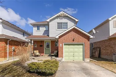 4 Robertson Street, Centre Wellington, On N1m 3p8