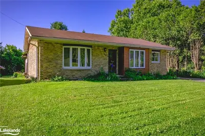 466 High Street, Burk's Falls, ON P0A 1C0