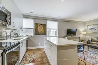 Condo Apartment in Hamilton