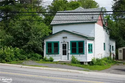 34 BOWES Street, Parry Sound, ON P2A 2K9