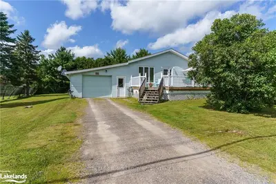 216 MARSH Road E, Huntsville, ON P1H 1L6