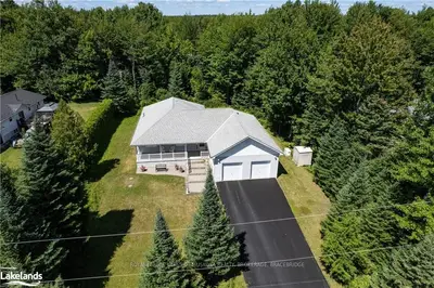 16 DONALD Street, Bracebridge, ON P1L 1R5