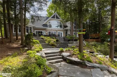1043 CHOWN Road, Muskoka Lakes, ON P0C 1H0