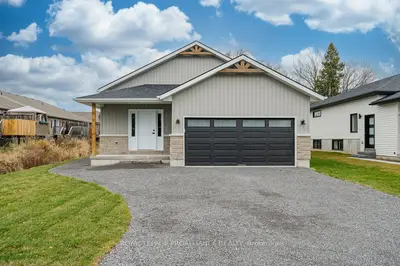 Detached in Belleville