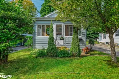 16 HILLCREST Avenue, Parry Sound, ON P2A 1L4