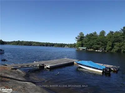 1031 Lionel Avenue, Muskoka Lakes, ON P0C 1A0