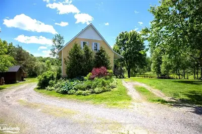 15 EDWARD Street, Seguin, ON P2A 0B4