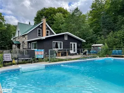23 HIBBERD Road, Huntsville, ON P1H 1C9