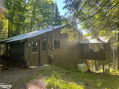 1040 APPLE Drive, Highlands East, ON K0M 1R0