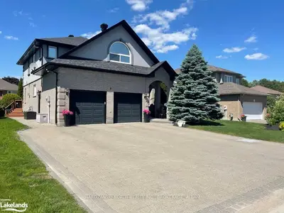 8 URSA Court, Greater Sudbury, ON P3E 6B8