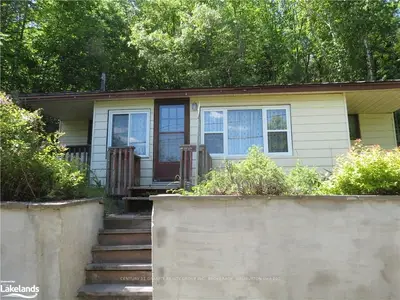 1031 TORTOISE Drive, Highlands East, ON K0L 3C0