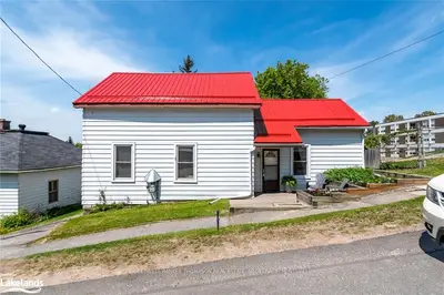 22 CAROLINE Street W, Huntsville, ON P1H 1X3