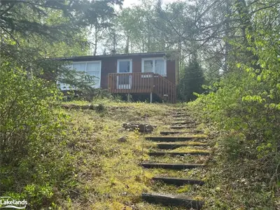916 LAKE ST PETER Road, Hastings Highlands, ON K0L 2K0