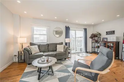 527 Woodlawn Road D5, Guelph, ON N1E 1C1