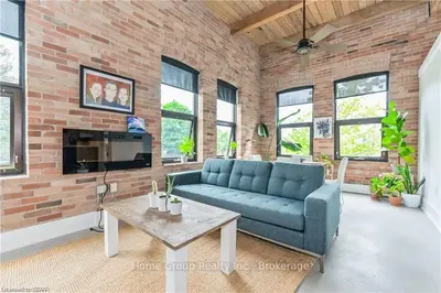 60 Cardigan Street 203, Guelph, ON N1H 3Z6