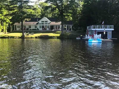 1050 KEELER Road 4, Muskoka Lakes, ON P0C 1M0