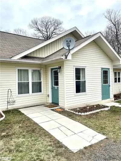 21 Seguin Place Drive 3, Seguin, On P2a 2w8