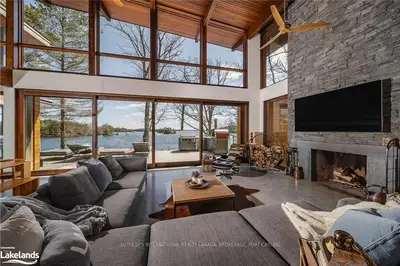 2 OAK RIDGE Road, Muskoka Lakes, ON P0B 1J0