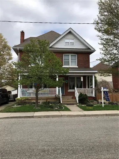 32 Beale Street, Woodstock, On N4s 6w9