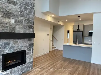 22 BECKWITH Lane 204, Blue Mountains, ON L9Y 3B6