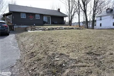 33 RIVER Street, Parry Sound, ON P2A 2T7