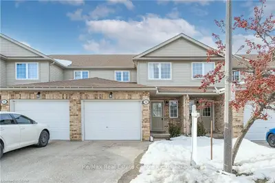 210 Dawn Avenue 32, Guelph, ON N1G 5L5