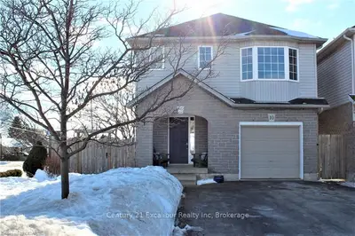 10 GIBBONS Drive, Centre Wellington, ON N1M 3T2