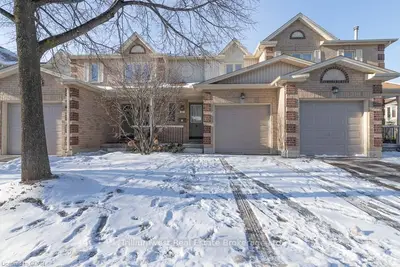 302 COLLEGE Avenue W 64, Guelph, ON N1G 4T6
