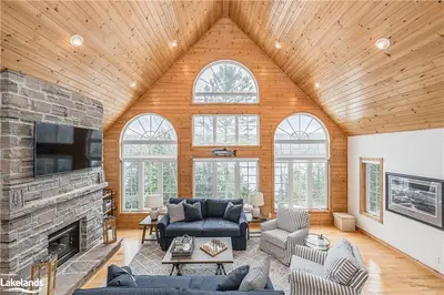 1040 CHANNEL Road, Huntsville, ON P1H 2J3
