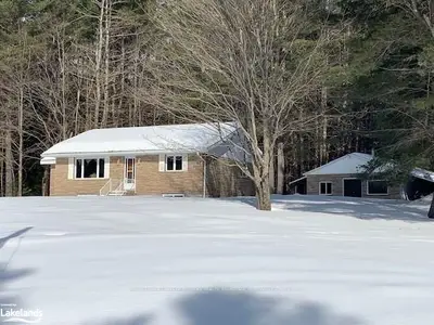 220 SOUTH MARY LAKE Road, Huntsville, ON P0B 1L0