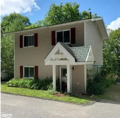 16 Walpole Street, Huntsville, ON P1H 1V3