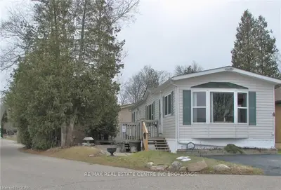 4 Cross Street Pvt Street, Puslinch, On N0b 2j0